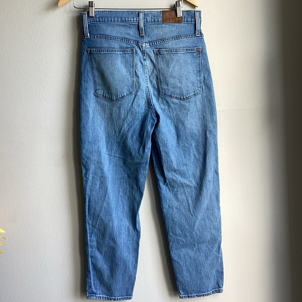 Madewell women’s Relaxed Jeans in Medium Blue Wash - Picture 5 of 11